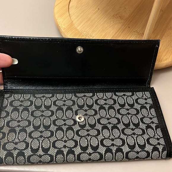 Coach Monogrammed Long Wallet.. new condition - Picture 7 of 10
